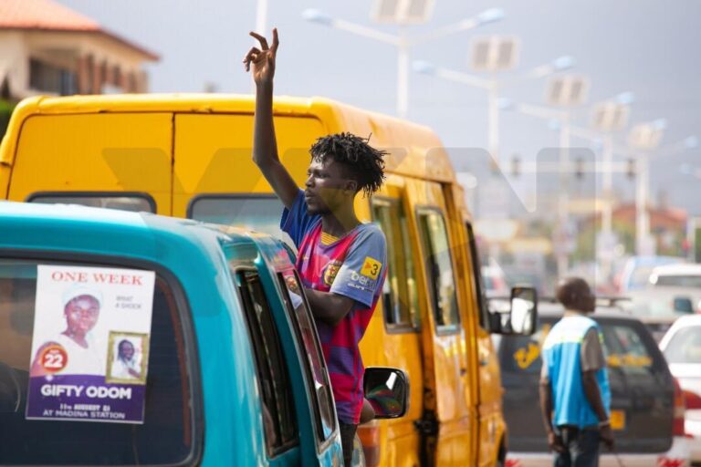 VOCATIONAL TRIVIA…THE AMBIDEXTROUS BUS CONDUCTOR A.K.A, THE TROTRO MATE.